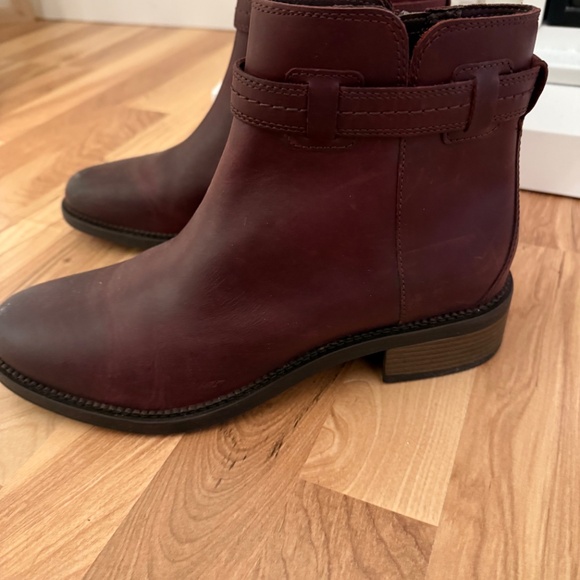 NWT Clarks Collection Leather Ankle Boots - Picture 3 of 6